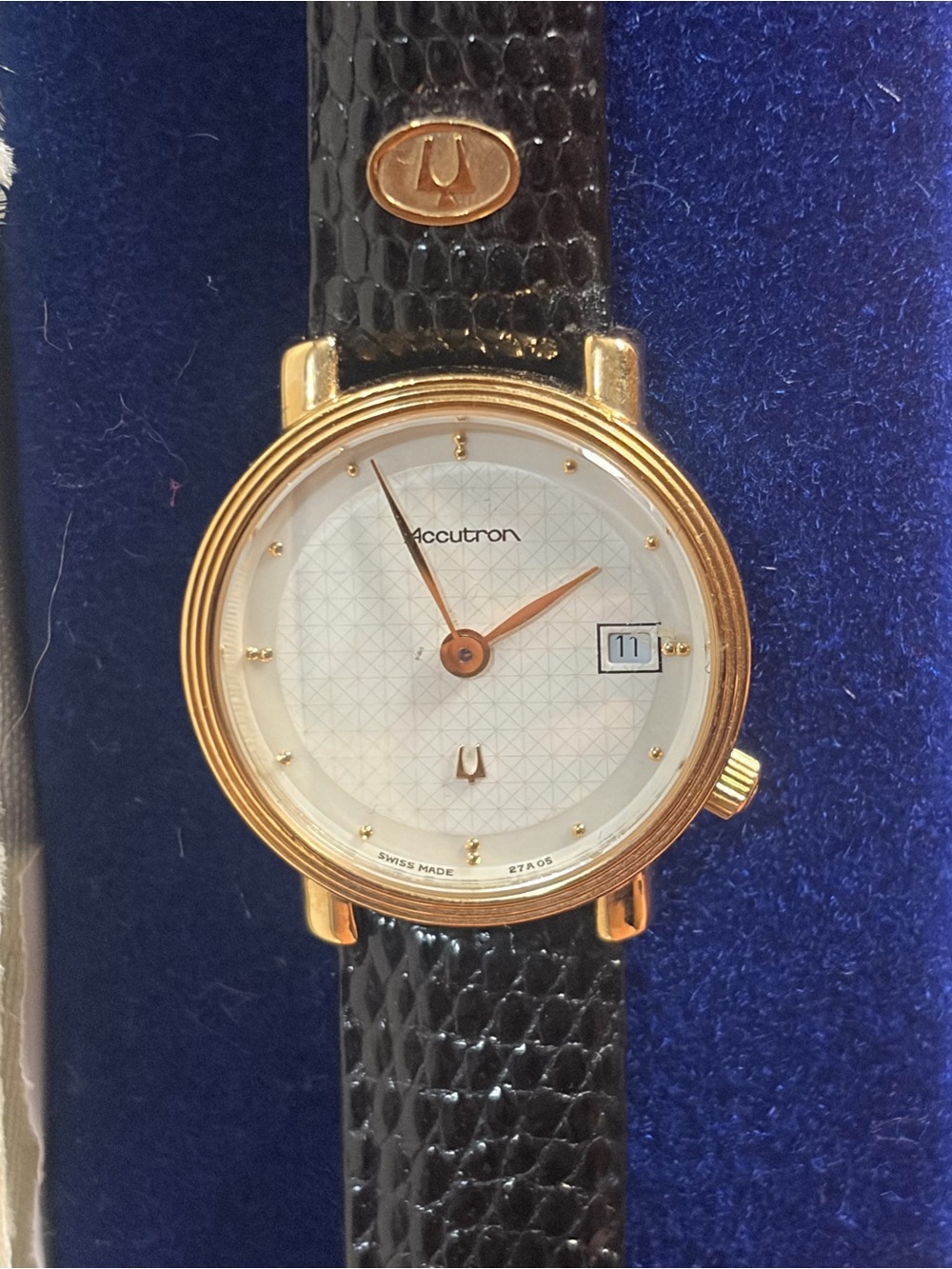 Vintage 1995 accutron ladies wristwatch with date in original velveteen box
